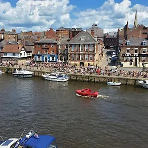 The Riverside At Woodsmill Quay With Parking Apartment York